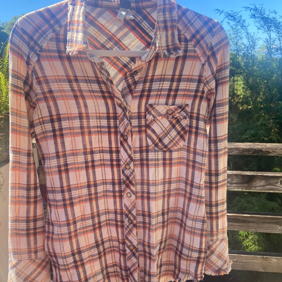 We The Free Tops - Free People ✨ We The Free Long sleeve plaid flannel top with Pockets!